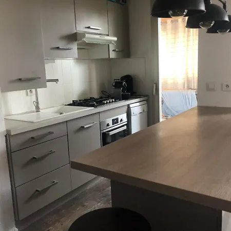 Carnot One Bedroom Appartement *